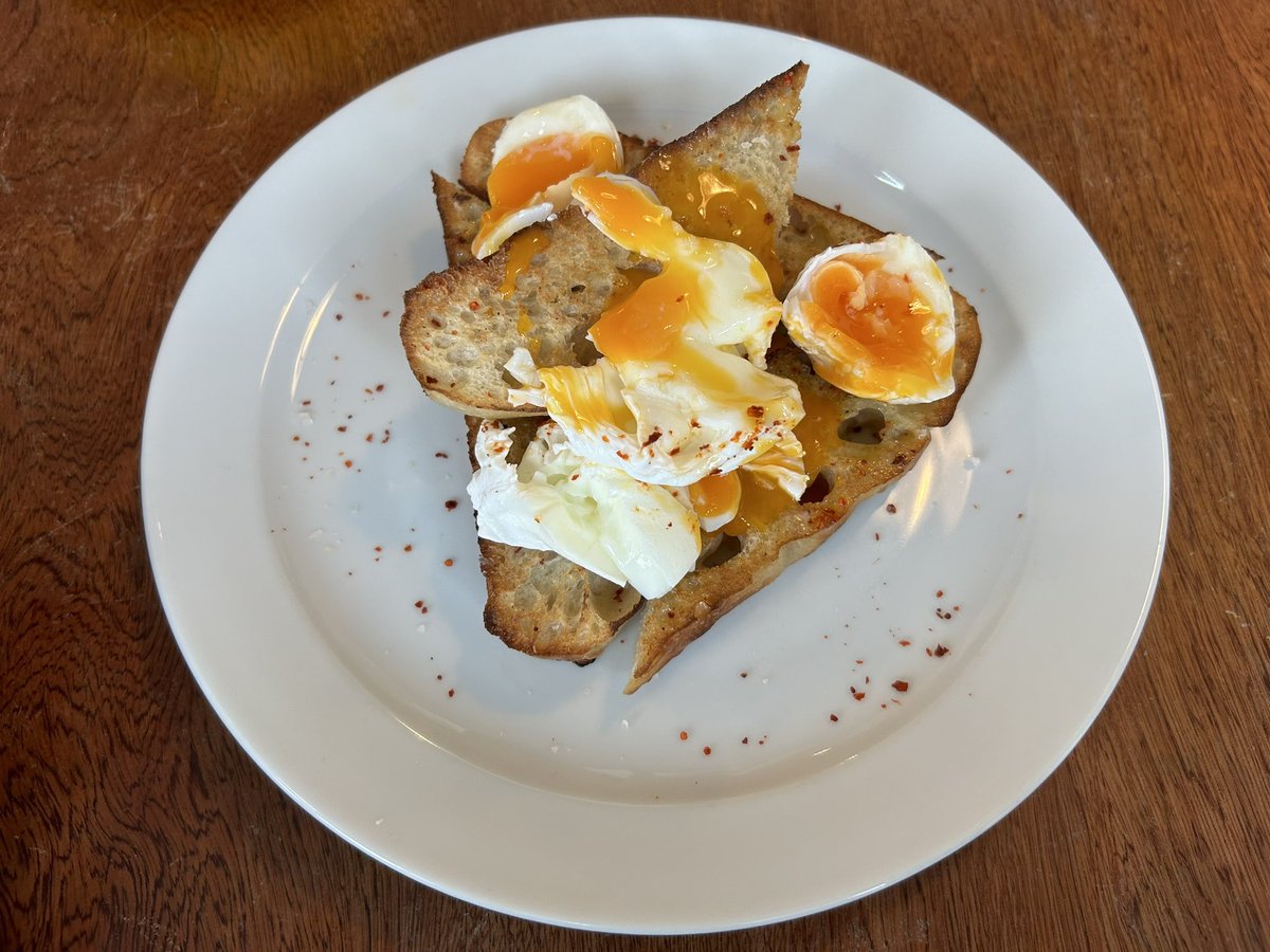 Absolutely delicious poached eggs on toast (the best I’ve ever had) @poprecsltd in Sunderland this lunchtime! James Bond & Ian Fleming would be impressed ⬇️⭐️

#poprecssunderland #sunderland #northeastengland #happeninginsunderland #poachedeggs #poachedeggsontoast