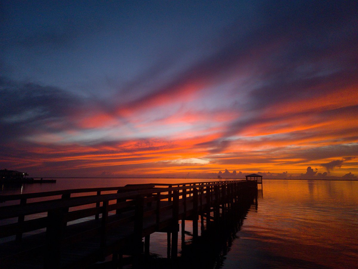 SpaceCoastSkies's tweet photo. Especially if you do it at sunrise and reap the benefits of the early sky's beauty &amp; early sun's rays! #sunrise #healthygoodness #SpaceCoastSkies #StormHour #wbw https://t.co/haw53iWmvR