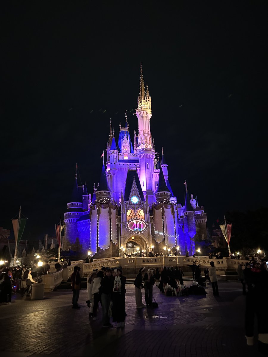 丸一日Disneyしてきました。

いやあ
マジ思ったんですけど

Disneyって高いっすよね。

フードが平気で500円超えてたり、
被り物が3000円したり

ついつい

今後のことが頭によぎりはじめて
お金出すの渋っちゃいます。

"幸せな時間なのに"

幸せな時間だからこそ
お金を費やしたがいいはずなのに...