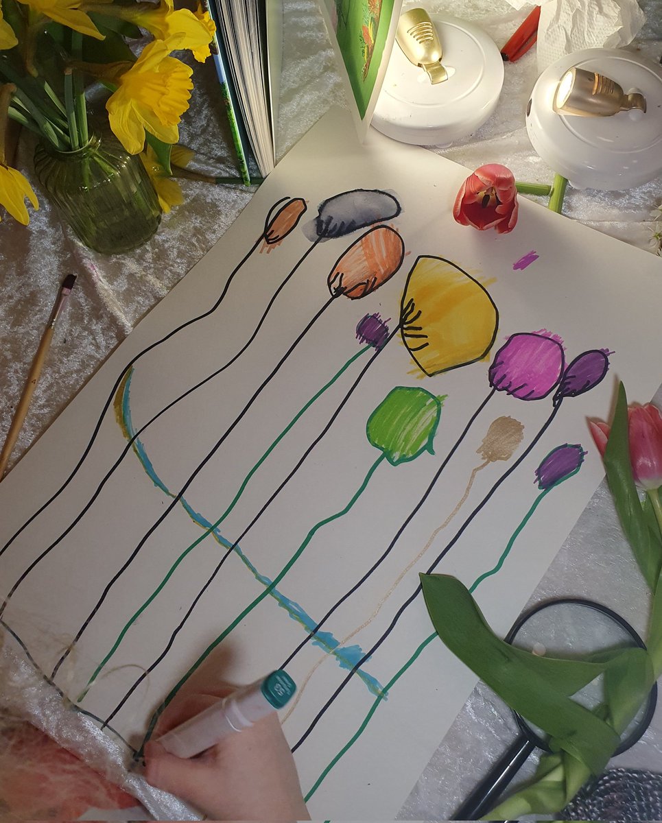 Nursery ch @Foundation_MWP loved doing ob drawing of spring flowers today. M noticed tiny details inside the tulip flower and added them to her work. Together, we found out what they were called. Lots of talk and discovery!