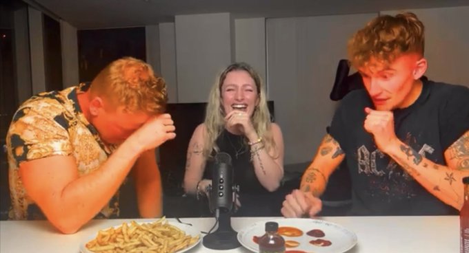 I MADE THEM EAT DA DOMB HOT SAUCE AND THEY REGRETTED IT INSTANTLY  😫🤩 https://t.co/YnFDzhoZYA  #hotsauce<a href="/tag/challenge"class="tags"><span>#challenge</span></a><a href="/tag/youtube"class="tags"><span>#youtube</span></a><a href="/tag/fail"class="tags"><span>#fail</span></a><a href="/tag/loveisblind"class="tags"><span>#loveisblind</span></a><a href="/tag/regret"class="tags"><span>#regret</span></a>