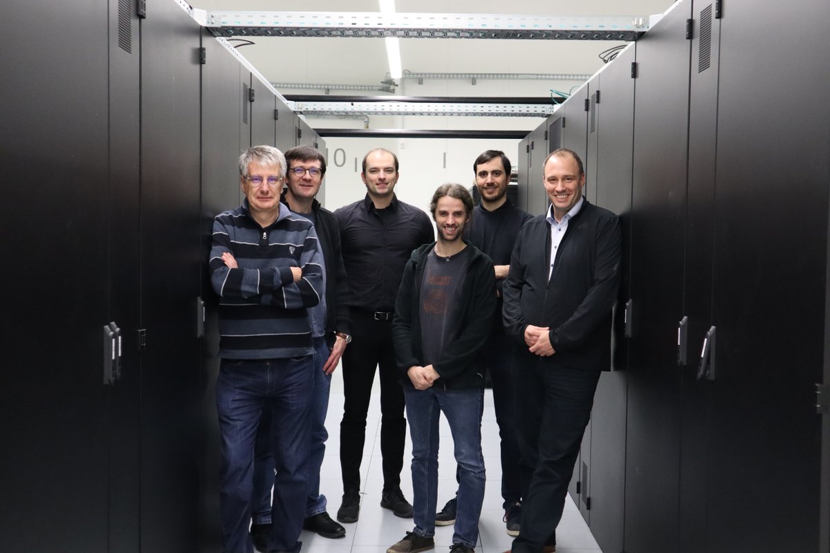 ITCenterRWTH's tweet image. #HPCnews🇬🇧

🚀Exciting collaborations underway!

Yesterday&apos;s #H2M project meeting in Aachen brought together representatives from France &amp;amp; Germany, namely @Inria_Bordeaux, @universitereims and @RWTH to discuss advancements in optimizing for heterogeneous memory. 💻

#HPC