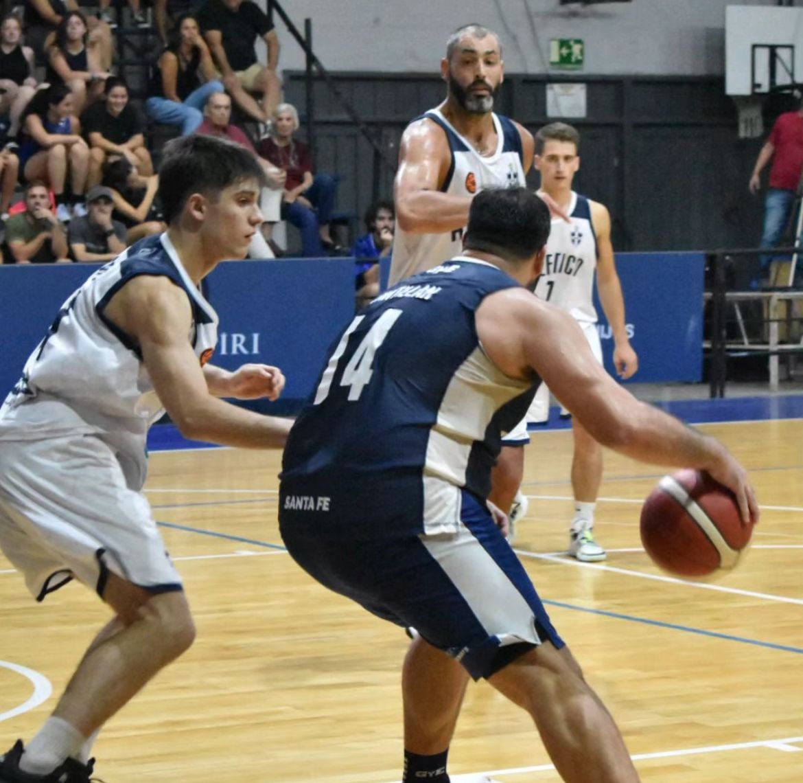 Entre Rios Basquet (@er_basquet) on Twitter photo ➡️ Se jugó anoche gran parte de la segunda fecha de la División Litoral de la <a href="/laligafederalok/">La Liga Federal</a>. En el Grupo A ganaron Parque Sur y Central, mientras que en la B festejaron Atlético Tala, Peñarol y Unión de Crespo. Todos los detalles de la jornada.
entreriosbasquet.com/site/2024/03/0… ➡️ Se jugó anoche gran parte de la segunda fecha de la División Litoral de la <a href="/laligafederalok/">La Liga Federal</a>. En el Grupo A ganaron Parque Sur y Central, mientras que en la B festejaron Atlético Tala, Peñarol y Unión de Crespo. Todos los detalles de la jornada.
entreriosbasquet.com/site/2024/03/0…