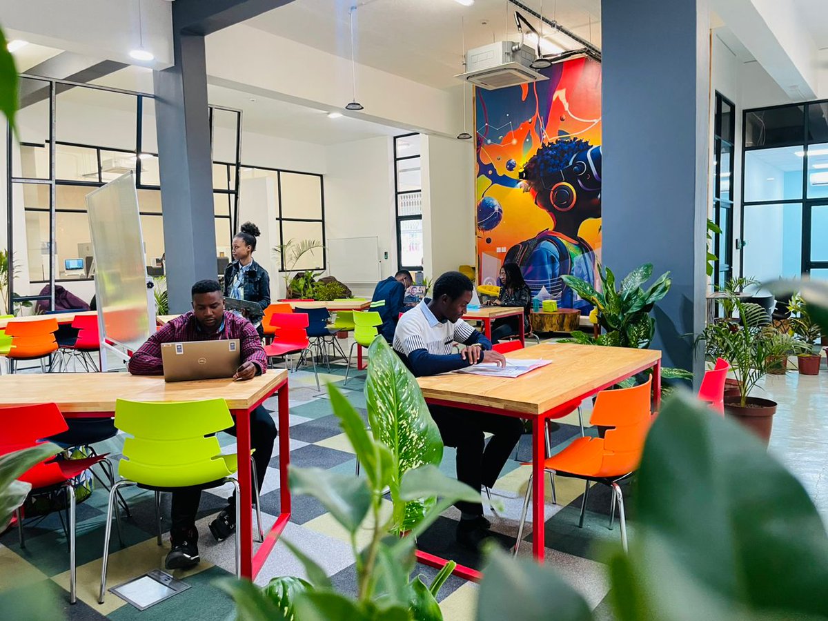 DGimax's tweet photo. Big shoutout to our awesome Tech Blogger for rocking the house at the #UniPod launch event at #MUBAS today! 

Upile rose to the occasion, giving everyone all the lowdown on what to expect from the Unipod. Keep soaring @UpileMatululu https://t.co/p2HpR3b5Nq