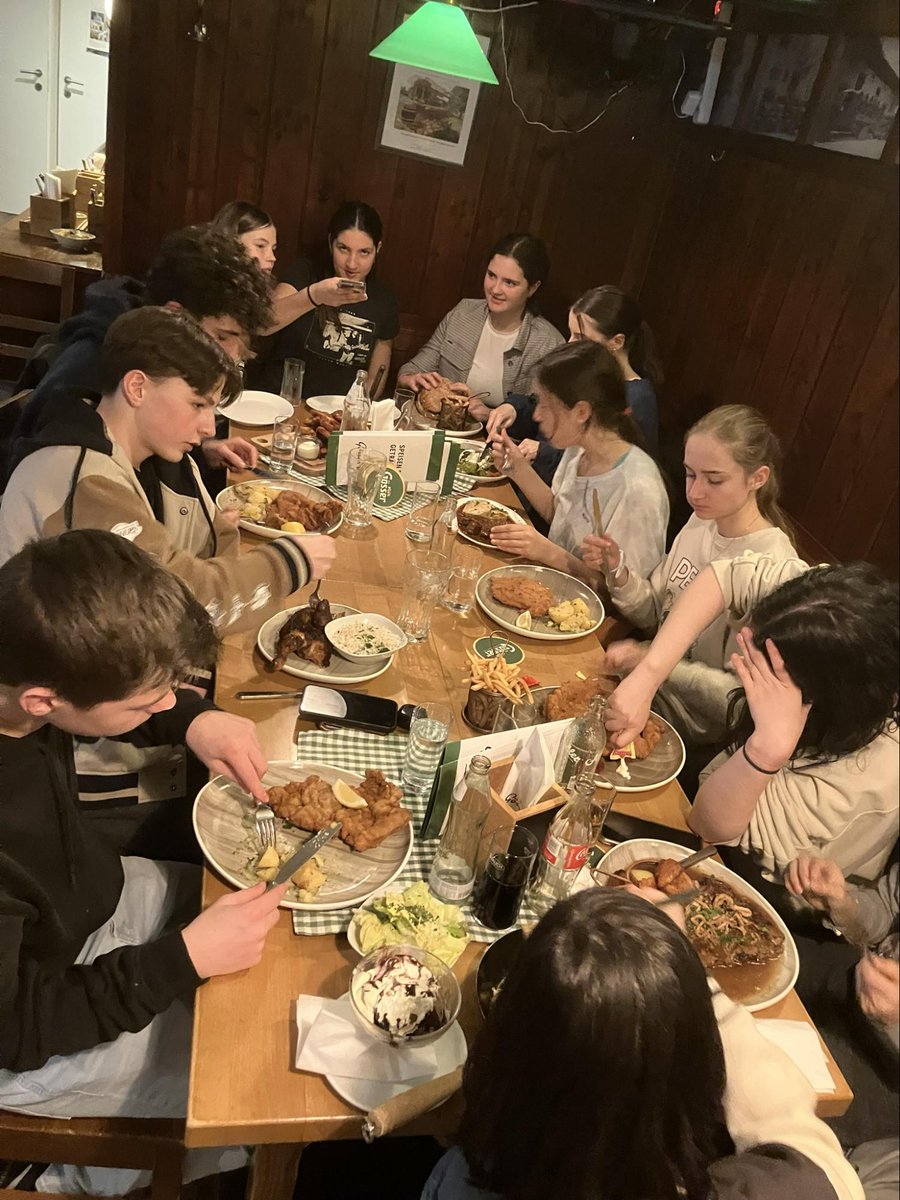 Servus from Vienna!👋🏽 #ISRgrade8 and 9's first day on Monday was a big success! They made the journey safely and had a chance to go to the Prater amusement park, where everyone enjoyed the rides and the food.🎡 They are now off to more days filled with culture, history and fun!