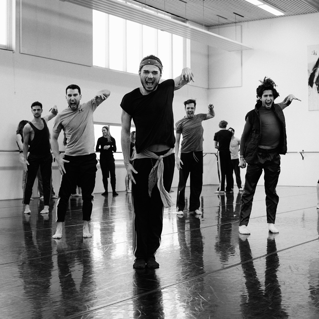 Ze zijn er! Onze gloednieuwe repetitiefoto’s die een kijkje achter de schermen geven van het repetitieproces. Onze dansers zijn momenteel bezig met het creëren van SPRING, samen met choreograaf Mauro Bigonzetti. We maken ons klaar voor de première en om samen de lente vieren!