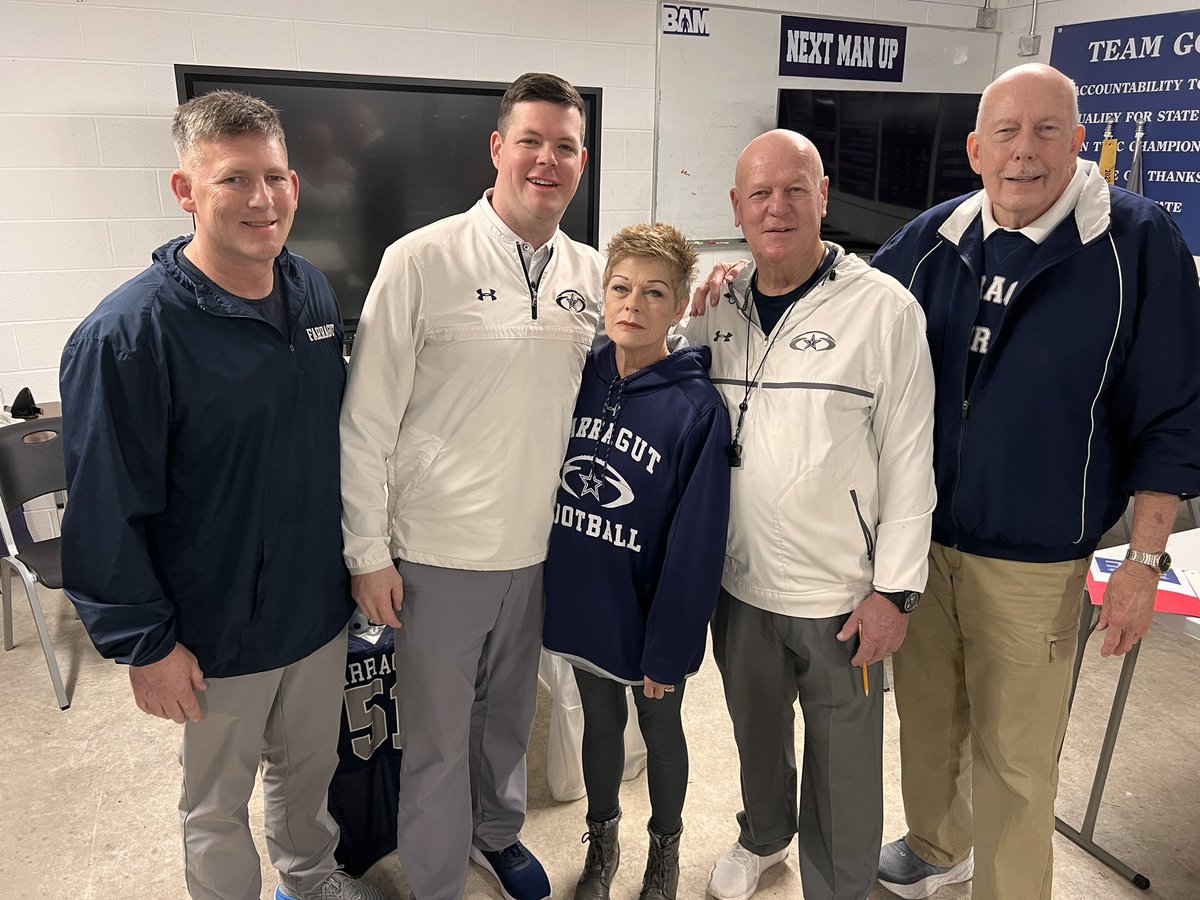 Congrats to Farragut Head football coach Eddie Courtney on his retirement. He was one of the all time greats!!! @AustinPriceless @CoachTcom @Kreager @WATESports @rivalrythursday @_Cainer @prepxtra