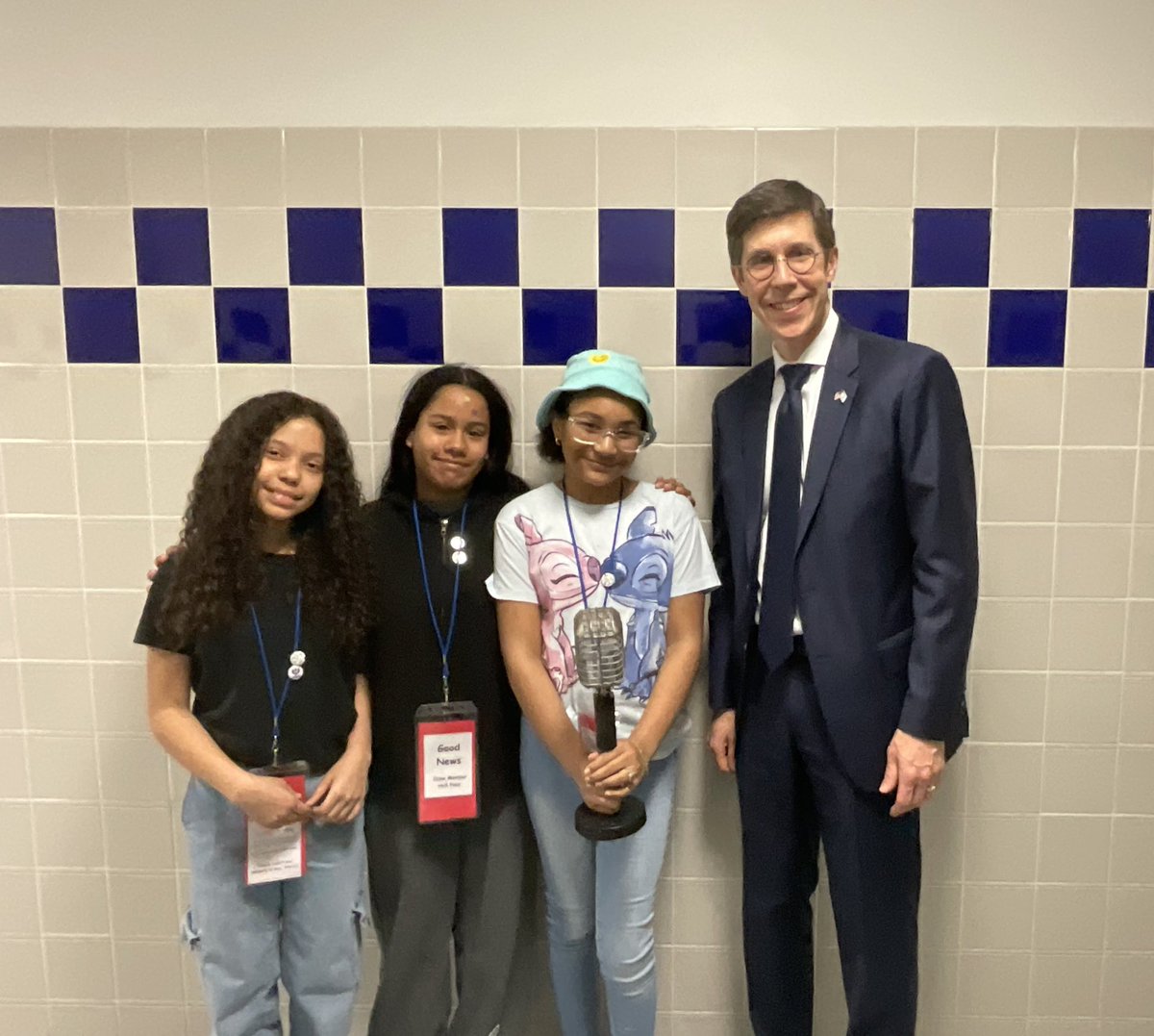 TashaWhite723's tweet image. Our @Lima_FortesES #news #crew #interviewed a special guest this am, @PVDMayor! They were so excited!!! They said “we met someone famous &amp;amp; are never washing our hands again! He was super cool!” Thanks Mayor Smiley for making us smile!
