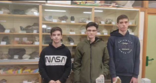 IESVENANCIO's tweet photo. Alejandro García Bermúdez y Alejandro Pérez Pérez, de BC1A, han alcanzado la cima en la #OlimpiadaGeología (Fase provincial) ¡logrando el primer puesto! 🏆Samuel Martín Sánchez de 4ºESO primer premio en la categoría de Secundaria. ¡Felicidades! #OrgulloGeo #FuturosGeólogos https://t.co/9UzhnwKyHa