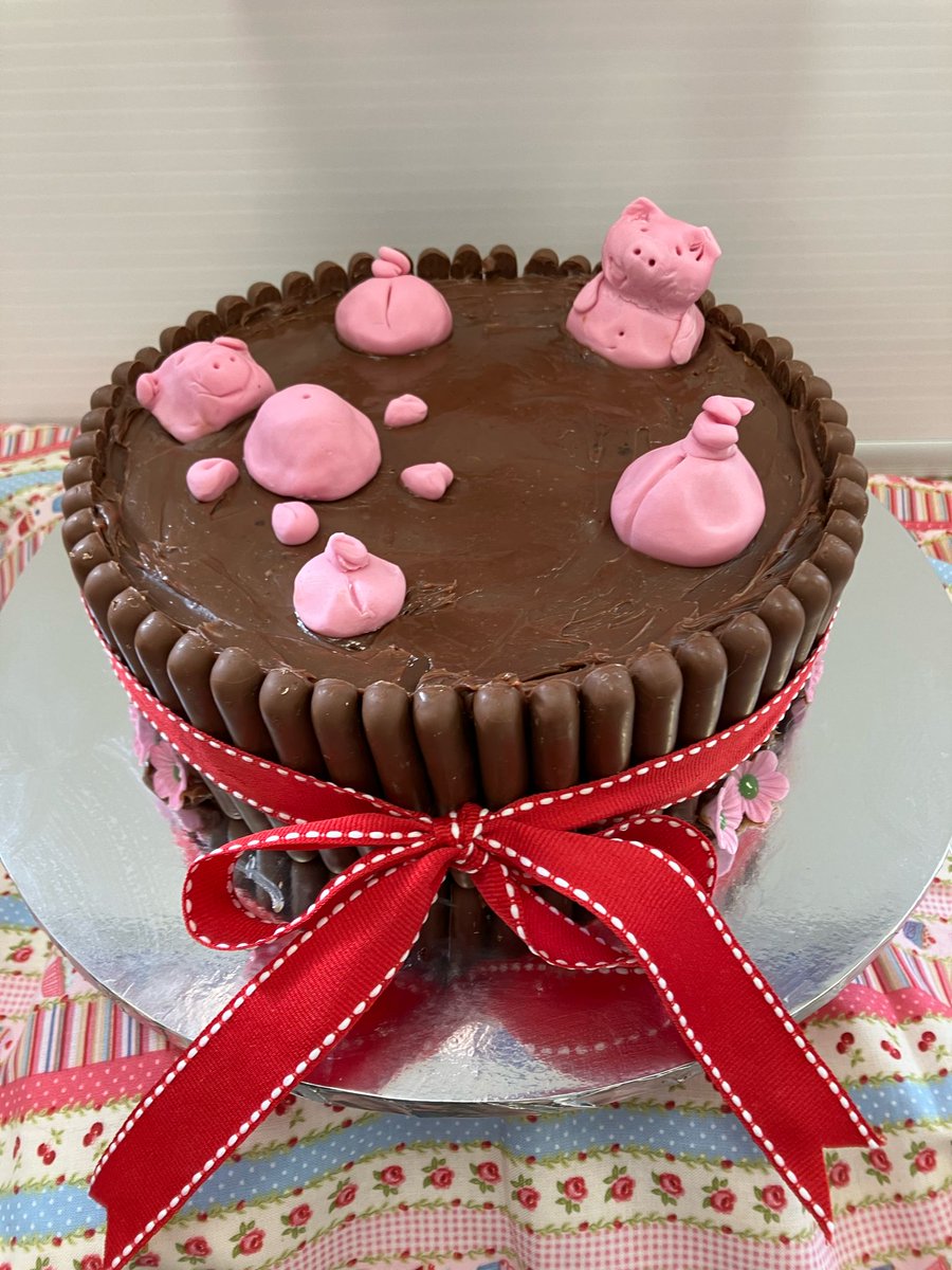 NavigatePkc's tweet photo. Next entry for the Great Navigate Bake Off.
The judges will not be eating between now and tomorrow lunchtime when tasting takes place! https://t.co/eNk6tNHNpA