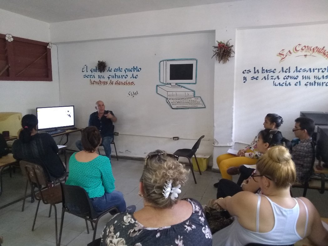 RubiselFonseca's tweet photo. Se desarrolla visita de ayuda metodológica en el municipio #PinardelRío, tratando el tema de los objetos virtuales de aprendizaje y su integración con las plataformas de educación a distancia. #CubaMined @CurbeloNiurka https://t.co/gBQI4xLUel