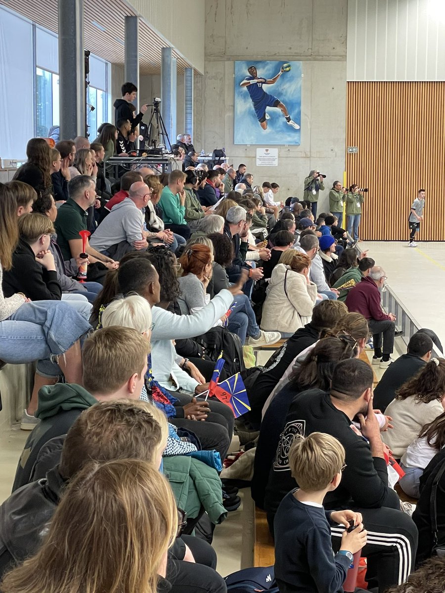 PatJean44's tweet photo. Toujours autant de monde dans les tribunes salle @lucabalo pour cette deuxième journée des #Interpoles 🤾 @stsebsurloire @VilleBouguenais @nantesfr https://t.co/w2PGt11Bj0