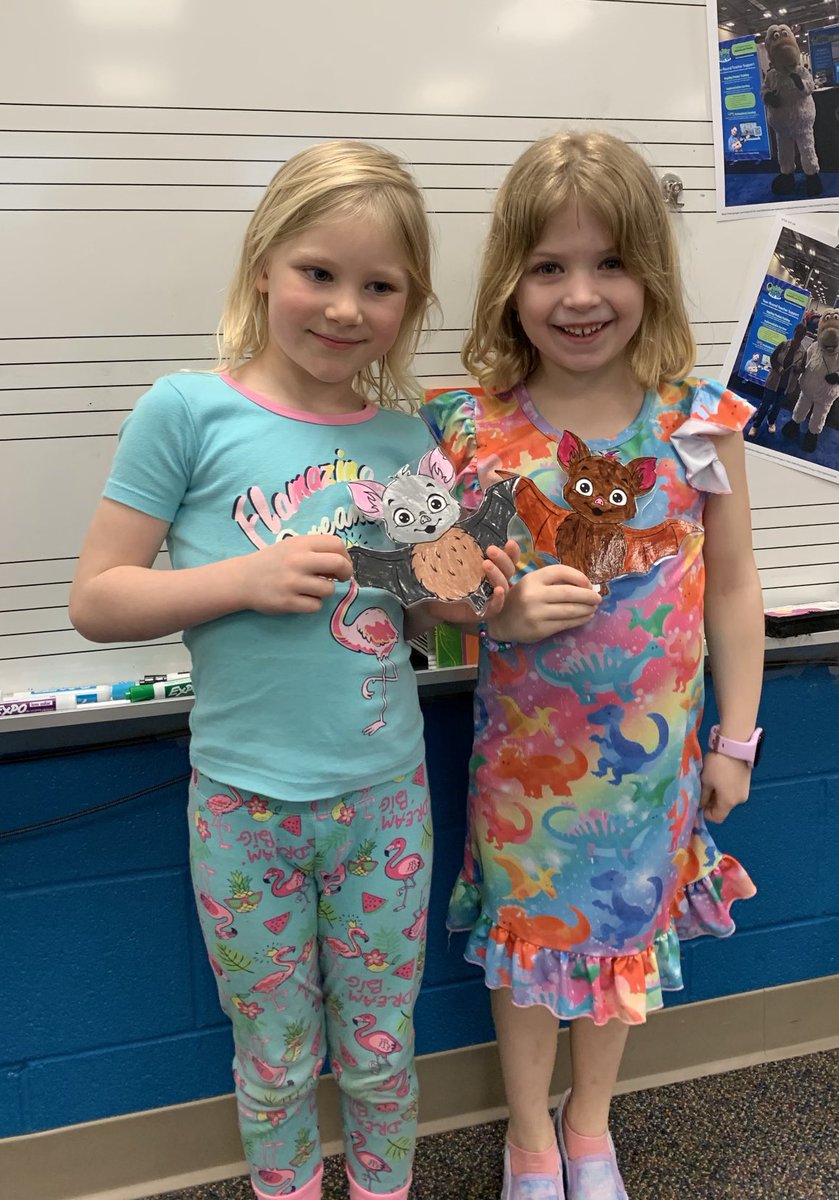 Look who joined us in music class! 🎶 #NfSquirepride ⁦<a href="/JaimeHoon/">Jaime Hoon 🖍</a>⁩