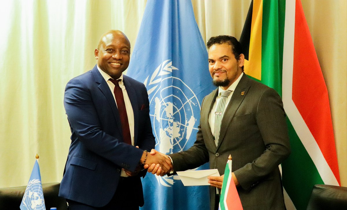 UNDPSouthAfrica's tweet image. We are thrilled to welcome Mr. @GomeraM as our new Resident Representative, who presented his credentials to the Hon. Deputy Minister of @DIRCO_ZA Mr. Alvin Botes, marking the beginning of an optimistic journey. 

Who is Maxwell Gomera? Find out here - bit.ly/49WPzVl