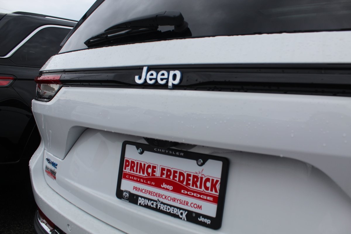PrinceFredCJD's tweet photo. Its Jeep Wave Wednesday! 🌊 We can't all drive Wranglers, Grand Cherokees need love too! 

#JeepWave #WaveWednesday #Wrangler #GrandCherokee https://t.co/phNKwqcGyH