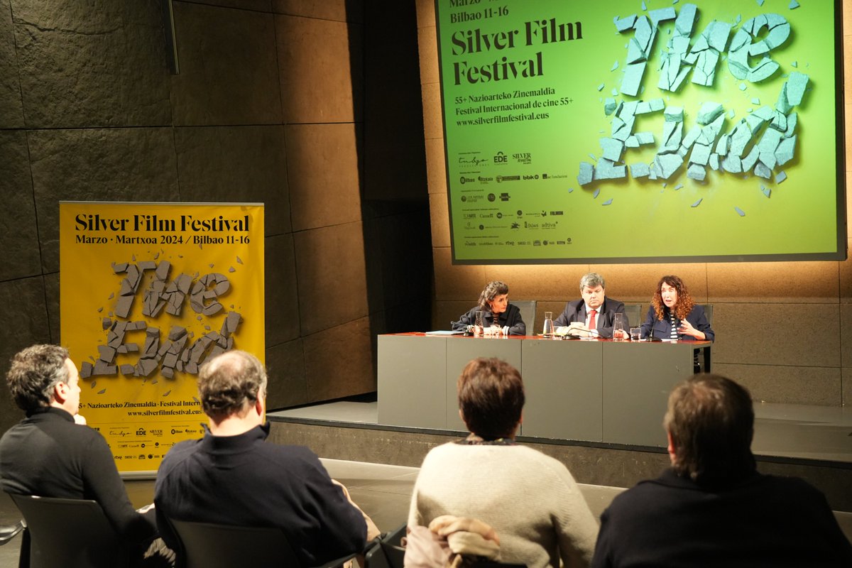 Esta mañana, en rueda de prensa, se ha dado a conocer esta segunda edición de 𝗦𝗶𝗹𝘃𝗲𝗿 𝗙𝗶𝗹𝗺 𝗙𝗲𝘀𝘁𝗶𝘃𝗮𝗹. 🎙️ 🗞️

📷 @Irekia

#SilverFilmFestival #aurkezpena #presentacion #prentsaurrekoa #ruedadeprensa #sff2024