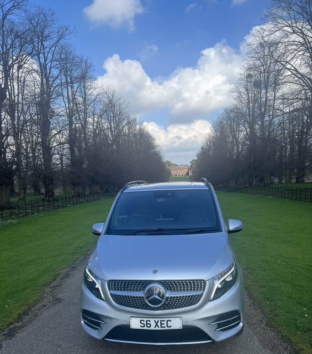 SL_Executive's tweet photo. V-class Mercedes fleet in Essex all chauffeur driven for up to 7 passengers. Luxury transport for your corporate occasion. Conference seating. https://t.co/BgJPa7vBHz