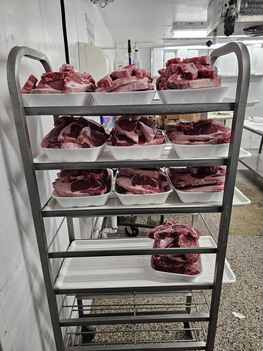 falseswipe54's tweet photo. About to start a thread of all the cuts I make at work because I can #meat #meatcutting #butcher https://t.co/kVMccqL0ZA