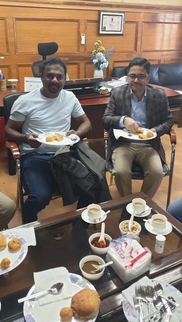 A good चाय पे चर्चा with @Murali_800 . Such a nice and humble human being.