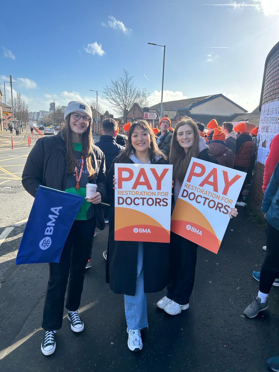 EllenT_med's tweet image. “It’s unsafe to strike” Today the first doctor to a sick patient is a consultant. The most senior doctors. Overnight there is normally only 1 F1 doctor for 5+ wards. But tonight there is SEVERAL consultants for that same job. @NIJDC #understaffed #underpaid #payrestoration