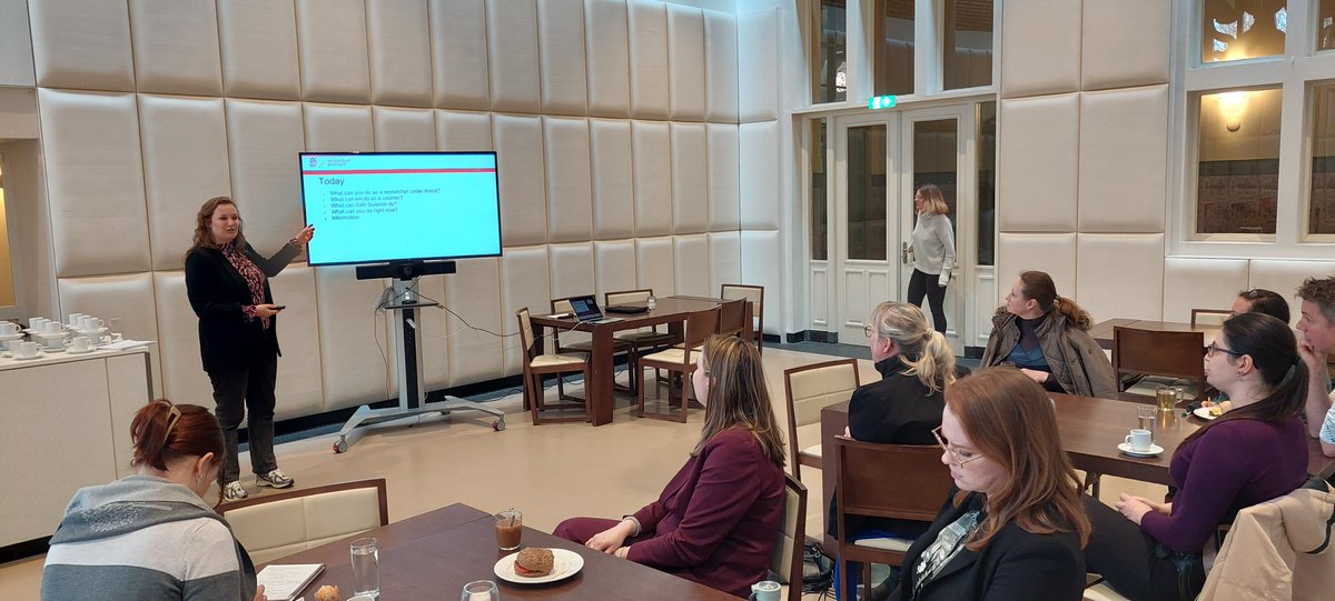 Keep calm and don't feed the troll', was one of the take home messages from today's YAG ECR lunch. Thank you to Alberto Godioli for sharing his experiences, and to Annelène Hofstetter for telling us about what researchers can do and how the university can help researchers.