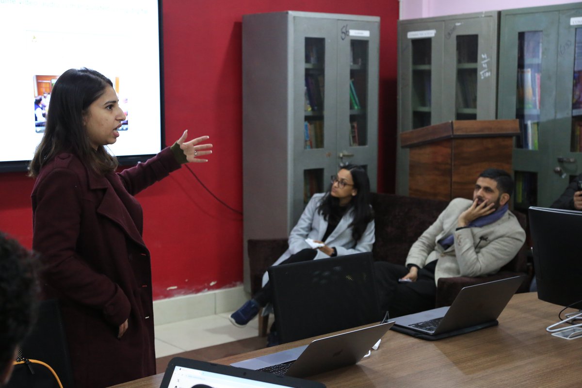 MERCMATTERS's tweet photo. Ms. @kritikagoel27, Head Fact-Checking (India) and Ms. @ShreyashiRoy8, Deputy Editor, @LogicallyFacts  having a technical session with the media student and scholars at University of Kashmir.

#VerifyBeforeShare #MediaLiteracy #FactCheckWorkshop #TrustedSources #fakenews https://t.co/coWLs9Uhhz