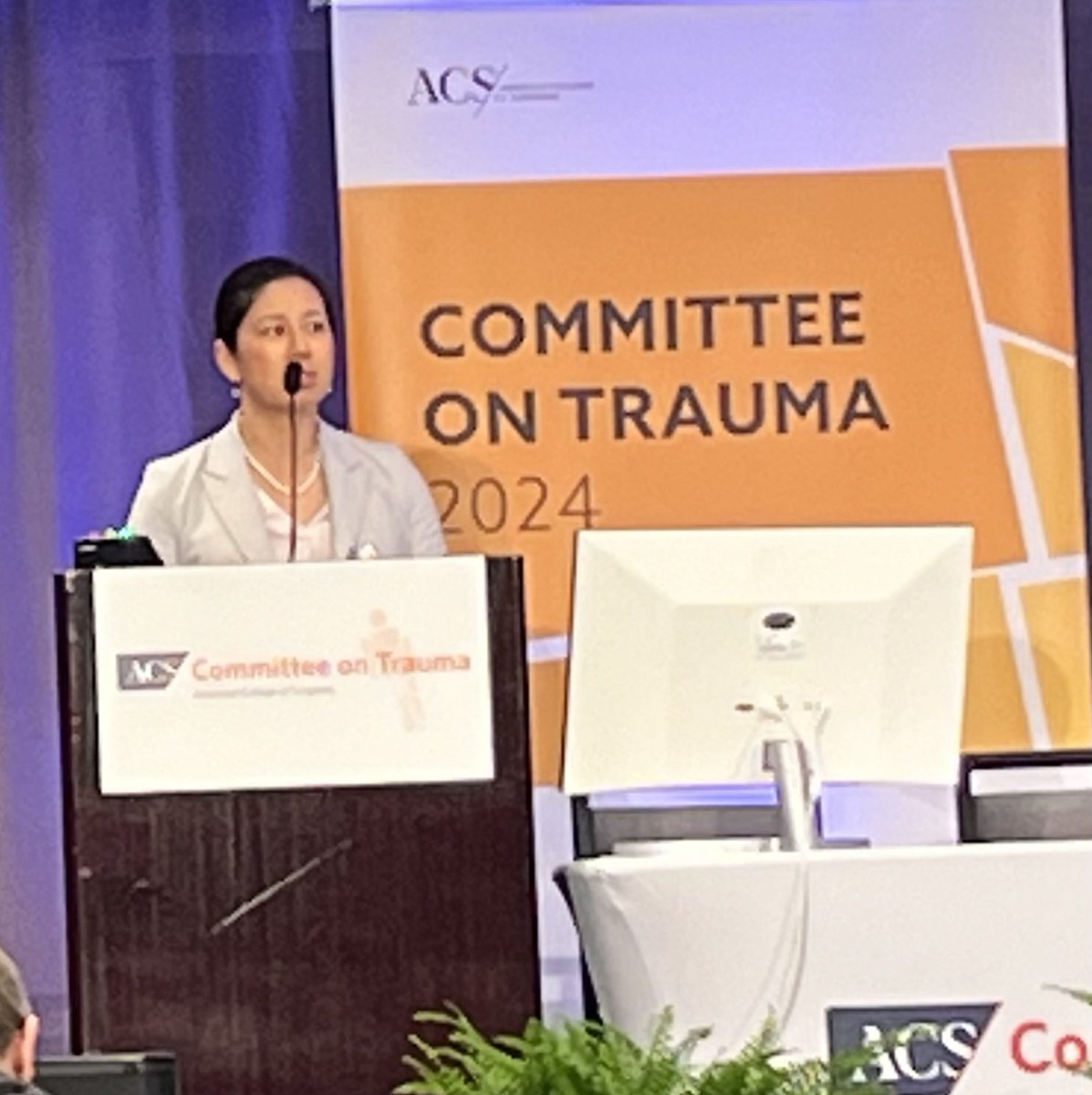 Dr Teri Chen speaking at the ACS COT advocacy session on automated crash notifications. #acscot24 ⁦@UCIrvineSurgery⁩ ⁦@UCI_Trauma⁩