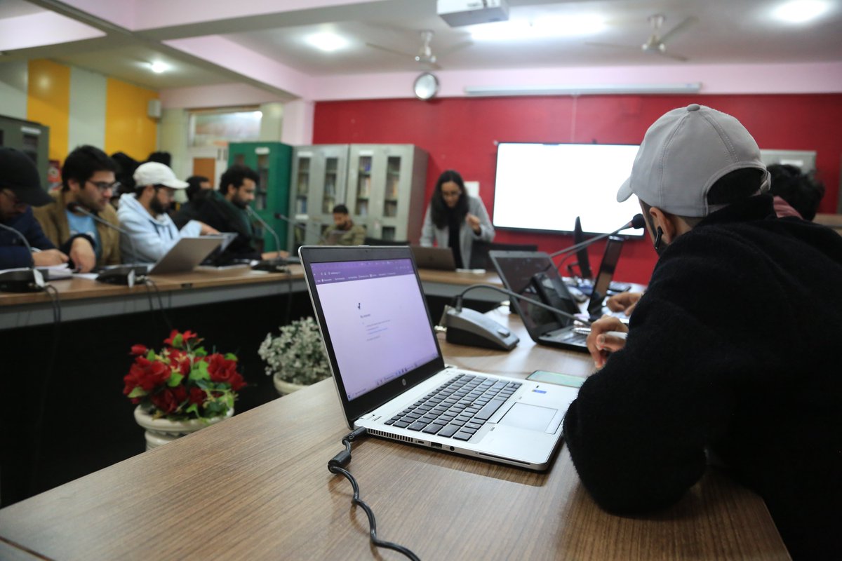 Ms. <a href="/kritikagoel27/">Kritika</a>, Head Fact-Checking (India) and Ms. <a href="/ShreyashiRoy8/">Shreyashi Roy</a>, Deputy Editor, @LogicallyFacts  having a technical session with the media student and scholars at University of Kashmir.

#VerifyBeforeShare #MediaLiteracy #FactCheckWorkshop #TrustedSources #fakenews