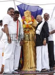 கல்ல வணங்க கூடாது ஆனால் கல்லுக்கு மாலை போடலாம்.

~life of black Sangi #கருப்பு_சங்கி
 
No shame