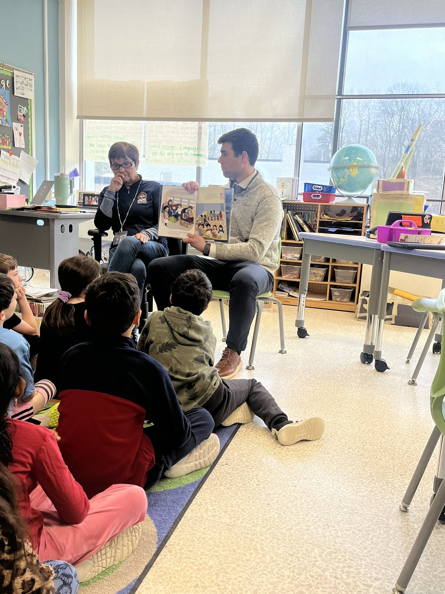 MsMLavery's tweet photo. We had TWO special guest readers in 3L today! Thank you @DebbieAlspach and @CoachSpillane for reading #JustHelp by #SoniaSotomayor. It was the perfect connection to our SS civics unit on what it means to be an active member in a community. https://t.co/B6iqI3rfCM