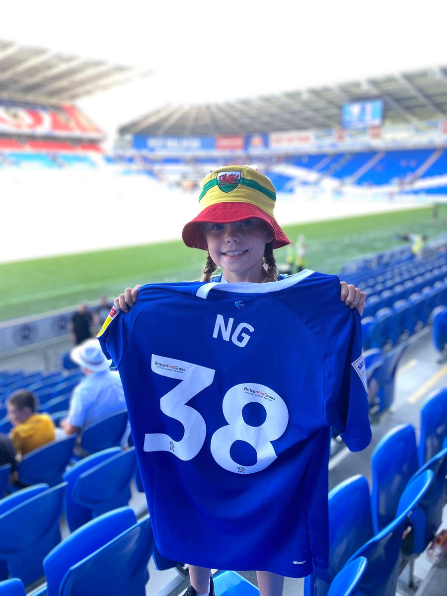 RobGungey's tweet image. Youngest collected from school and on route to @CardiffCityFC! She's super excited for her #MASCOT experience and looking forward to (hopefully) walking out with her bestie, Perry NG! Let's make it 3 wins on the bounce 💪🏼#bluebirds @BluebirdBartley