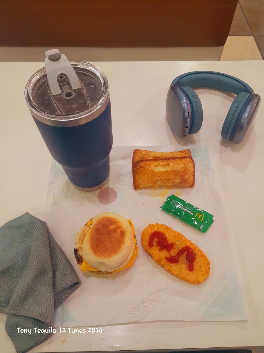 TonyPayneWrites's tweet photo. @McDonalds in #Puebla #Mexico beats the #McDonalds in the #USA like a drum. Open at 8 am and being first one to order inside the #Resturant the front of house manager Tania took my order, made sure my new #VIP # discounts #Coupones were entered properly. I always bring my own https://t.co/nyA79A30o4