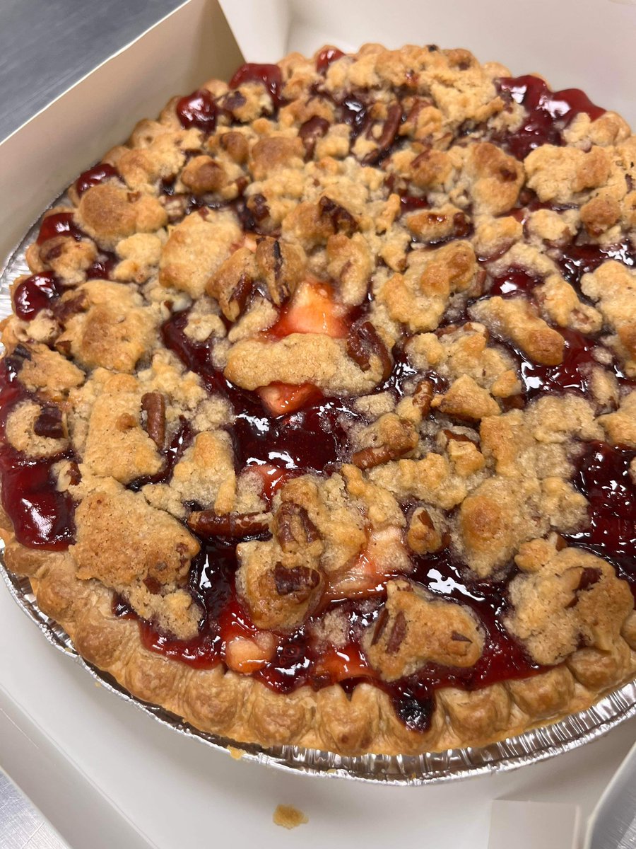 A Collaboration with @emilymadethis_cakery - Cherry 🍒 Pies Galore 🥳🥳!! 

#nycbakery #nycdesserts #nycbestdesserts #nycfood #nycbesteats #bestofnyc #ediblemanhattan #eatingnyc
#nyccommercialkitchen #nycsharedcommercialkitchen #nyckitchenrental #nycrentalkitchen #eterrakitchen