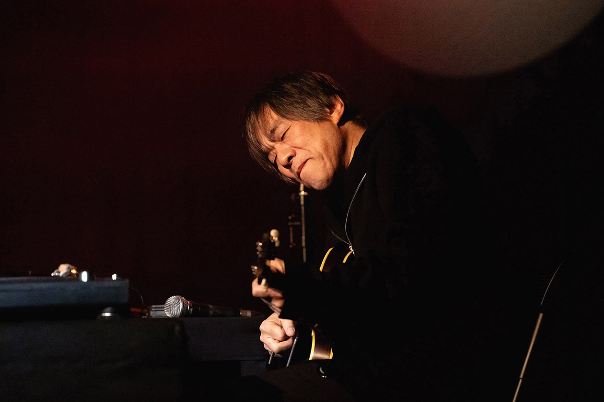 Otomo Yoshihide se produira en concert avec Émilie Skrijelj et Tom Malmendier au Consortium Museum ⚡️
Rendez-vous le mercredi 27 mars à 19h pour cette  soirée #Selectedby LeBloc x icilonde ☄️