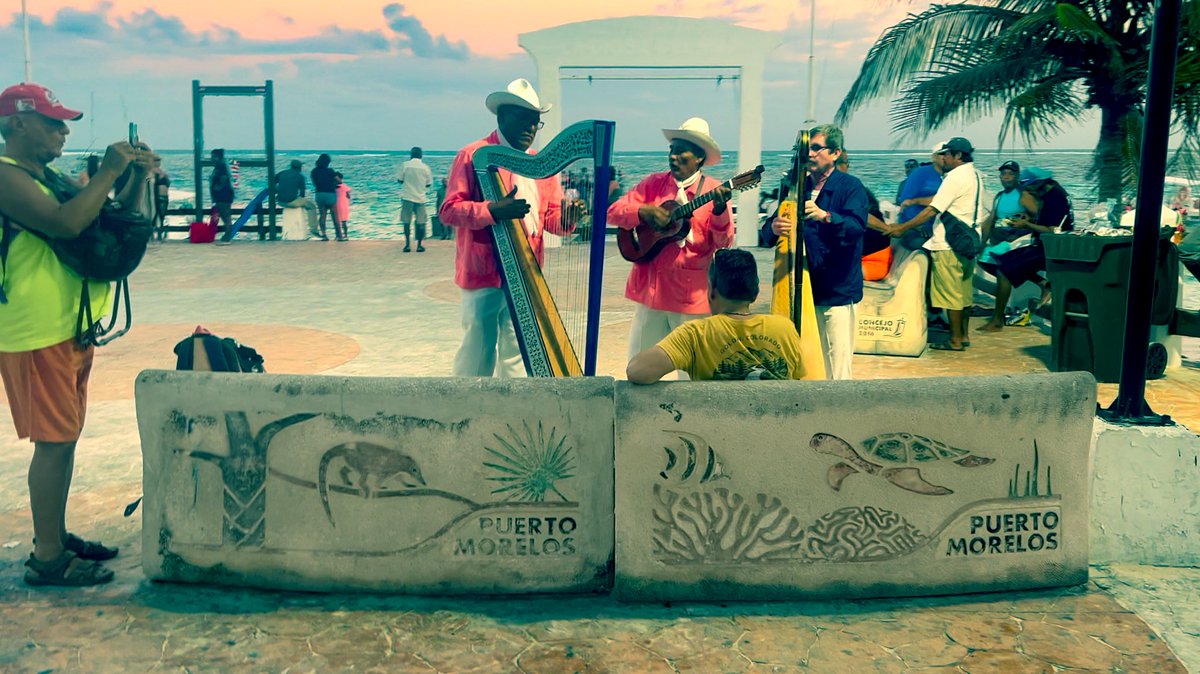 Editing continues today on our video tour of the culture and education in Puerto Morelos, Mexico! 🤩

Video goes live Saturday on the <a href="/hacktheclassdoc/">Hack The Class 🎥</a> YouTube channel!

We are closing in on 20,000 subscribers!! 🎉

#HackTheClass🎥 #CodeBreaker📚 

m.youtube.com/channel/UCnhA_…