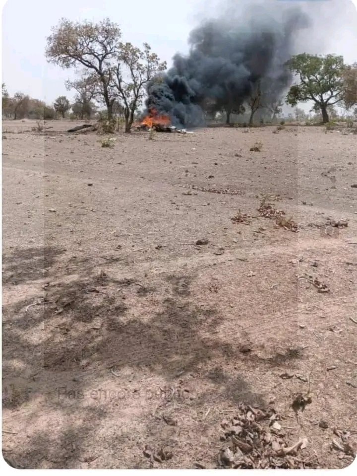 🕳️Burkina Faso 

Image du crash d’un aéronef de la compagnie aérienne Lead'Air ce 05 mars 2024, à Diapaga . Selon plusieurs sources l’on déplore de nombreuses victimes en attendant un communiqué officiel des autorités locales.

Tom la souris 🕵️