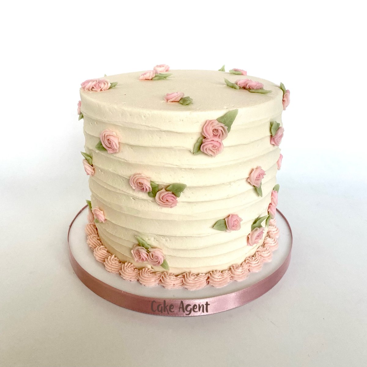 CakeAgent_'s tweet photo. #daintyflowers #buttercreamroses #allbuttercream #elegantcake #prettycake #cakeagent https://t.co/6F3T026o3e