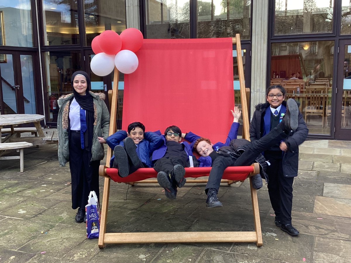 This week, Year 6 pupils enjoyed a Student Leadership Celebration Day @StAnnesCollege, @UniofOxford. Their project was to raise awareness of food poverty in Manchester 
buff.ly/3PbQ8To @MSCFoodbank @UL_Partnerships @FutureFound #EducationwithCharacter #DirtIsGoodProject