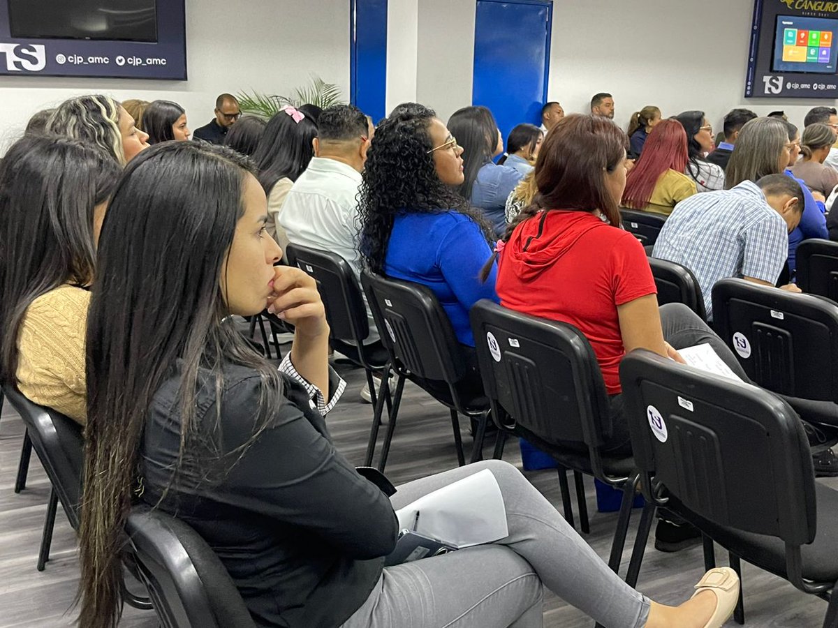 Ofic_Inamujer's tweet photo. #EnDesarrollo 📢
#Inamujer junto a #Femsur inician "Encuentro Formativo en la sede del Circuito Judicial N°1 Fase II" en materia de Violencia Contra la Mujer.

#NadieNosDetiene
#Mujeres
#Venezuela
@NicolasMaduro https://t.co/hd72wNFr5H