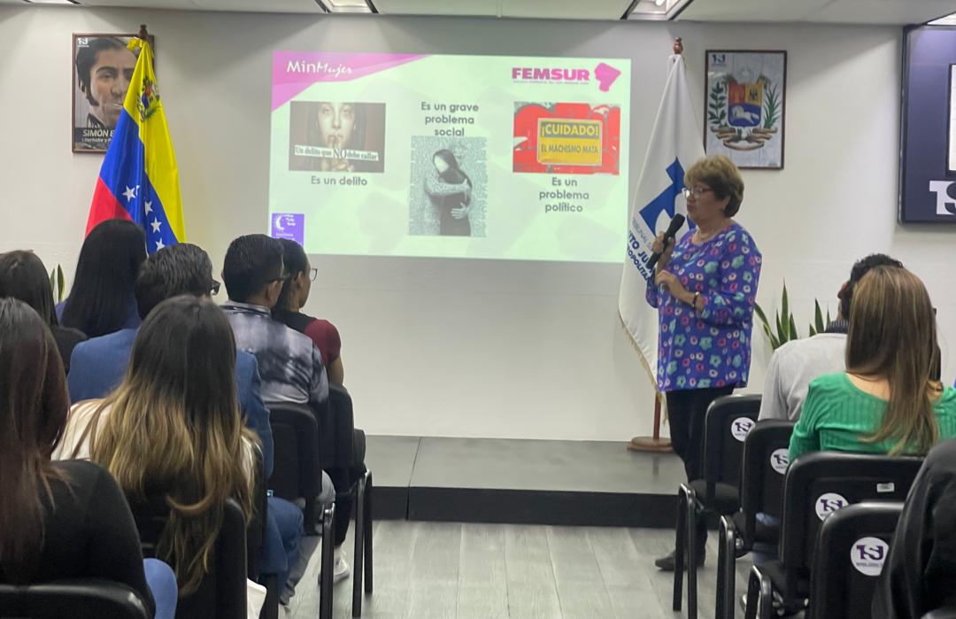 Ofic_Inamujer's tweet photo. #EnDesarrollo 📢
#Inamujer junto a #Femsur inician "Encuentro Formativo en la sede del Circuito Judicial N°1 Fase II" en materia de Violencia Contra la Mujer.

#NadieNosDetiene
#Mujeres
#Venezuela
@NicolasMaduro https://t.co/hd72wNFr5H