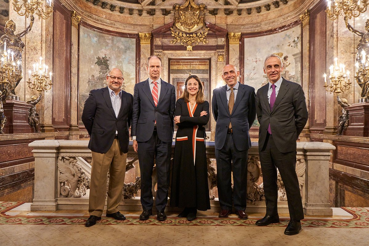 🤩 ¡Ayer colgamos el cartel de aforo completo en la #SalaBolívar de <a href="/casamerica/">Casa de América</a>!

Más de un centenar de personas acudieron a la cita –presencial y virtualmente– para descubrir de la mano de <a href="/AmigosFortin/">Amigos del Fortín San Jerónimo</a> y <a href="/PRHBDS/">PRHBDS</a> una de las joyas del patrimonio arquitectónico 🇪🇸 en San Juan 🇵🇷