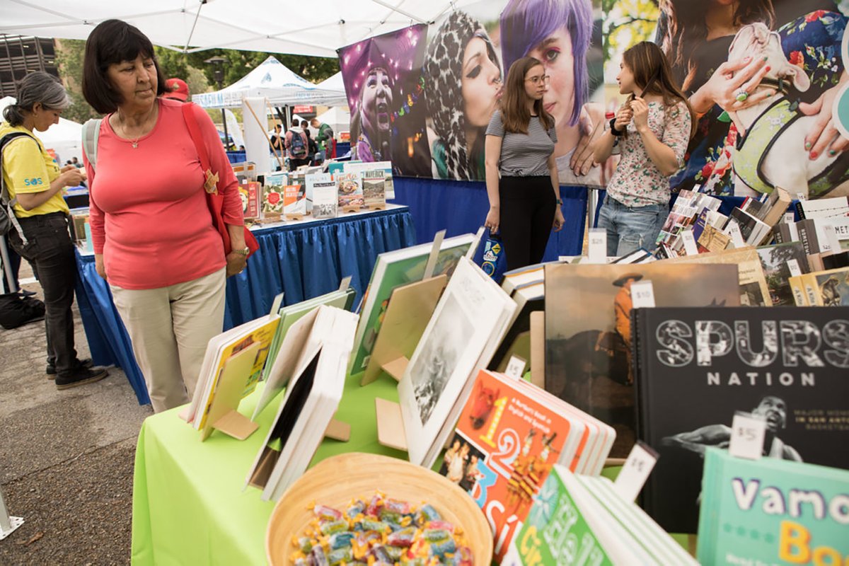 From horror to romance, #SanAntonioBookFestival lineup features ‘books for everybody’ sanantonioreport.org/2024-san-anton…