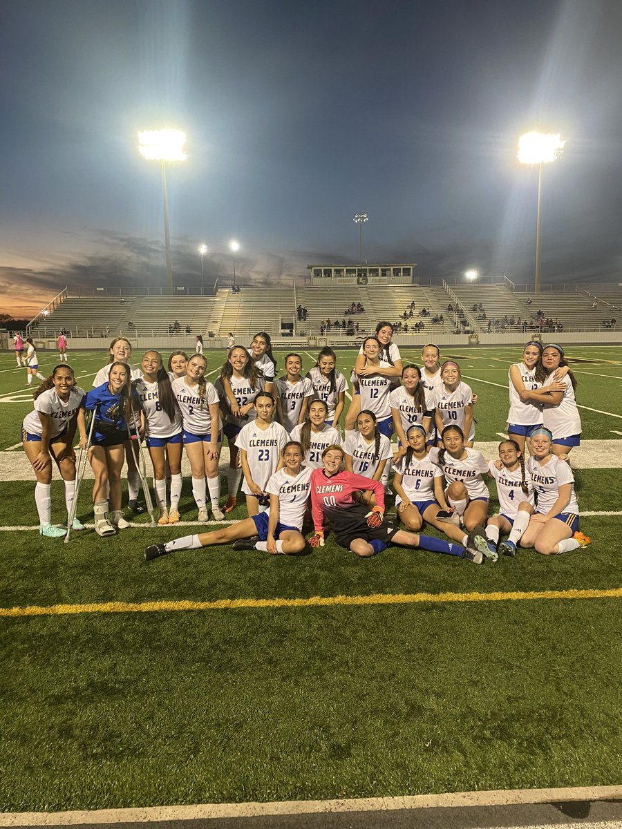 Last night the Lady Buffs traveled to East Central and walked away with a program win💙💛 #GoBuffs JV: 5-0 Diana⚽️ Perla 🅰️⚽️ Ferguson🅰️ Katelinh ⚽️ Pompa🅰️⚽️ Analicia 🅰️ Lily⚽️ Nai🅰️ Varsity: 5-1 @annaparra_2 ⚽️⚽️🅰️ @AllisonGunia ⚽️⚽️ Parker🅰️🅰️ Addison🅰️ @kaitlyndereadt ⚽️🅰️