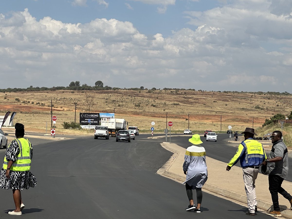 Emfuleni Municipality in the Vaal, Sedibeng handed over 40 of their worst roads to us. If a municipality needs help, we are ready and willing as the provincial government to assist. We are proud these 40 worst roads are getting fixed. Less talk, more work! #GrowingGPTogether