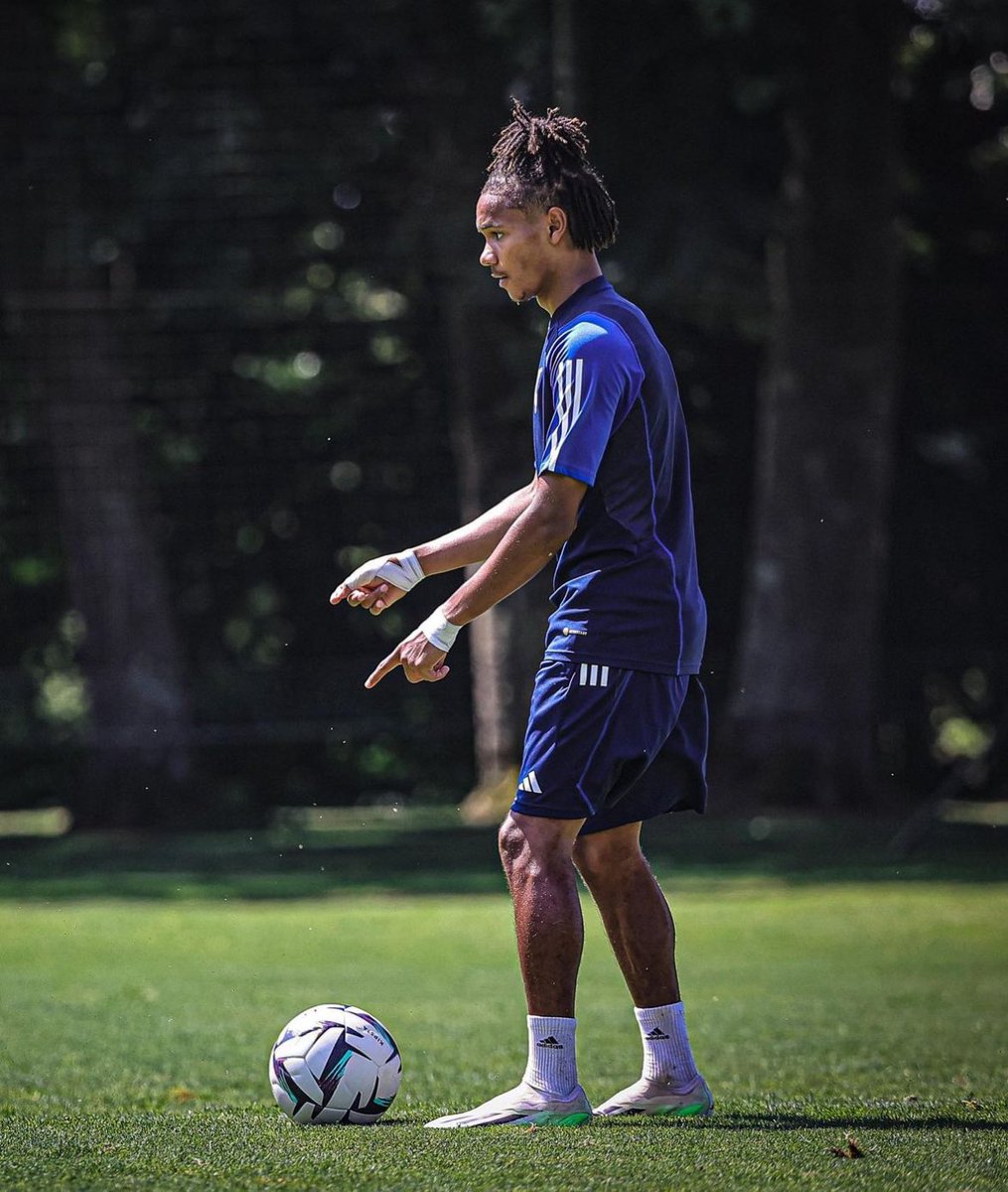 DonFcgb's tweet photo. 🤓🌍 Revenu dans le groupe #Girondins depuis janvier et la fin de son prêt au #PAUFC, @LennyPirringuel, jusqu’ici régulièrement convoqué avec les #ÉquipeDeFrance 🇫🇷 de jeunes, pourrait intégrer la sélection du #Bénin 🇧🇯 dès la prochaine trêve internationale ! 

[@FootballBenin] 

#FCGBQRM