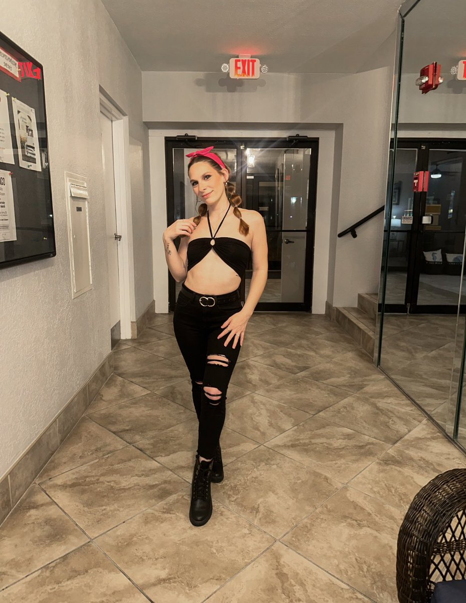 yungbeezus's tweet photo. 🖤🏍️ i was totally made for bike week 🏍️🖤 https://t.co/KZtD2n1Gnw