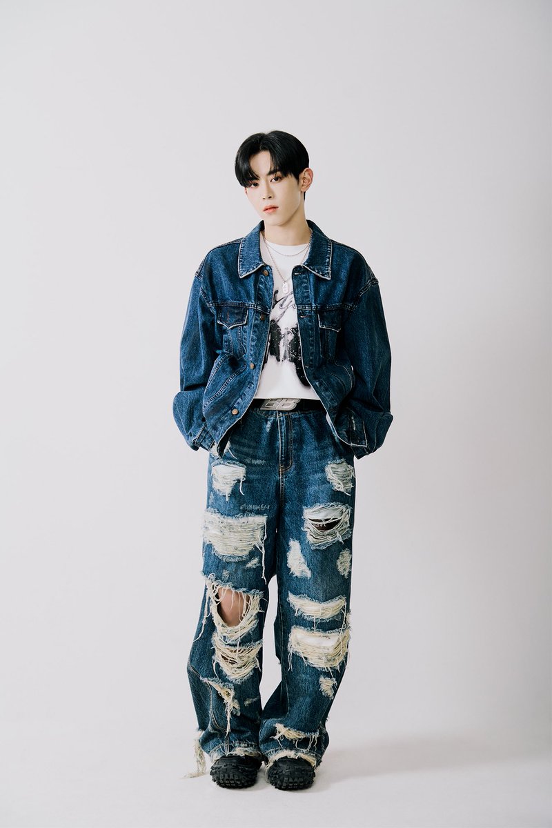 CUBE_NOWZ's tweet photo. 𝗡𝗢𝗪𝗔𝗗𝗔𝗬𝗦

현빈 HYEONBIN
2002.08.31.

#NOWADAYS #나우어데이즈
#현빈 #HYEONBIN https://t.co/uKpuibLoM3