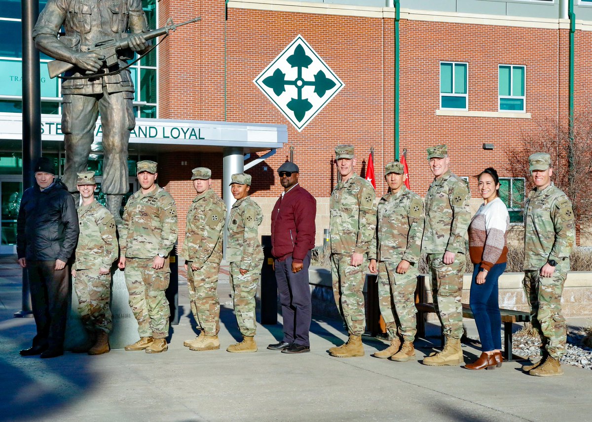4thInfDiv's tweet photo. Maj. Gen. Doyle and the Ivy Team are #READY4 the U.S. Army Combined Arms Center!

See you soon!

#IvyPeople | #StayREADY | #SteadfastandLoyal 

@USArmy
@FORSCOM
@iii_corps
@usacac https://t.co/IuOGJFhU7a