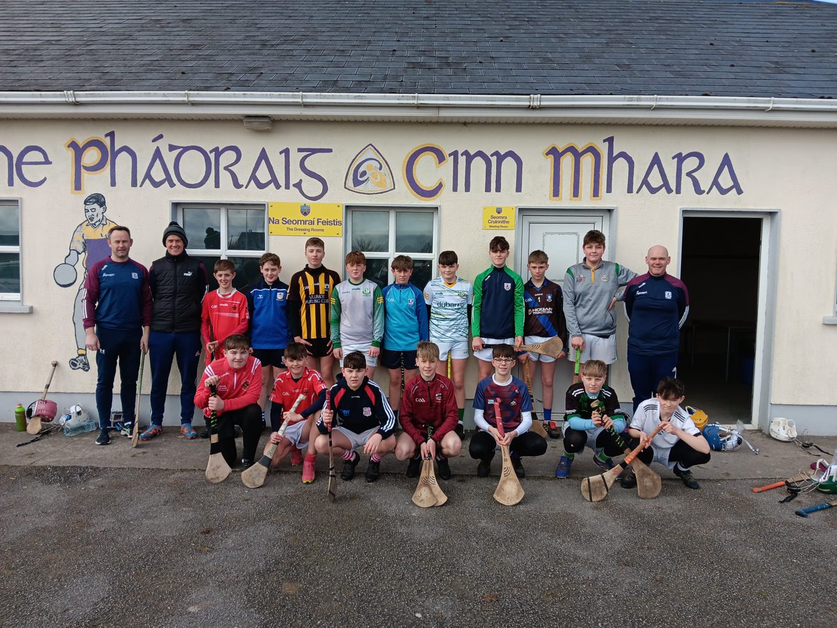 A massive well done to the U14 club goalkeepers that attended the 4th week of goalkeeping sessions in Loughgeorge and Kinvara. Thanks to coaches Eoin Hardiman,Declan Kearney, Declan Molloy and Gerry Kearney for all their help and expertise🙌🙌