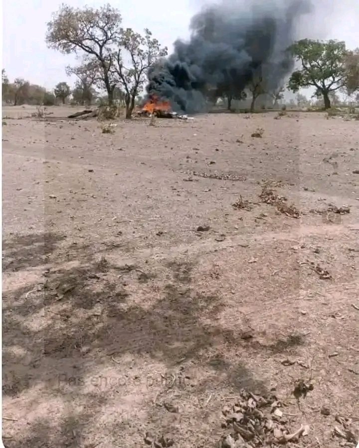 🚨#Burkina_Faso🇧🇫 #Urgent ! #Crash !
Un avion de la compagnie aéréenne #Lead'Air fait un crash a diapaga. 
Des pertes en vie humaine enregistré et plusieurs blessés. 😭😭😭